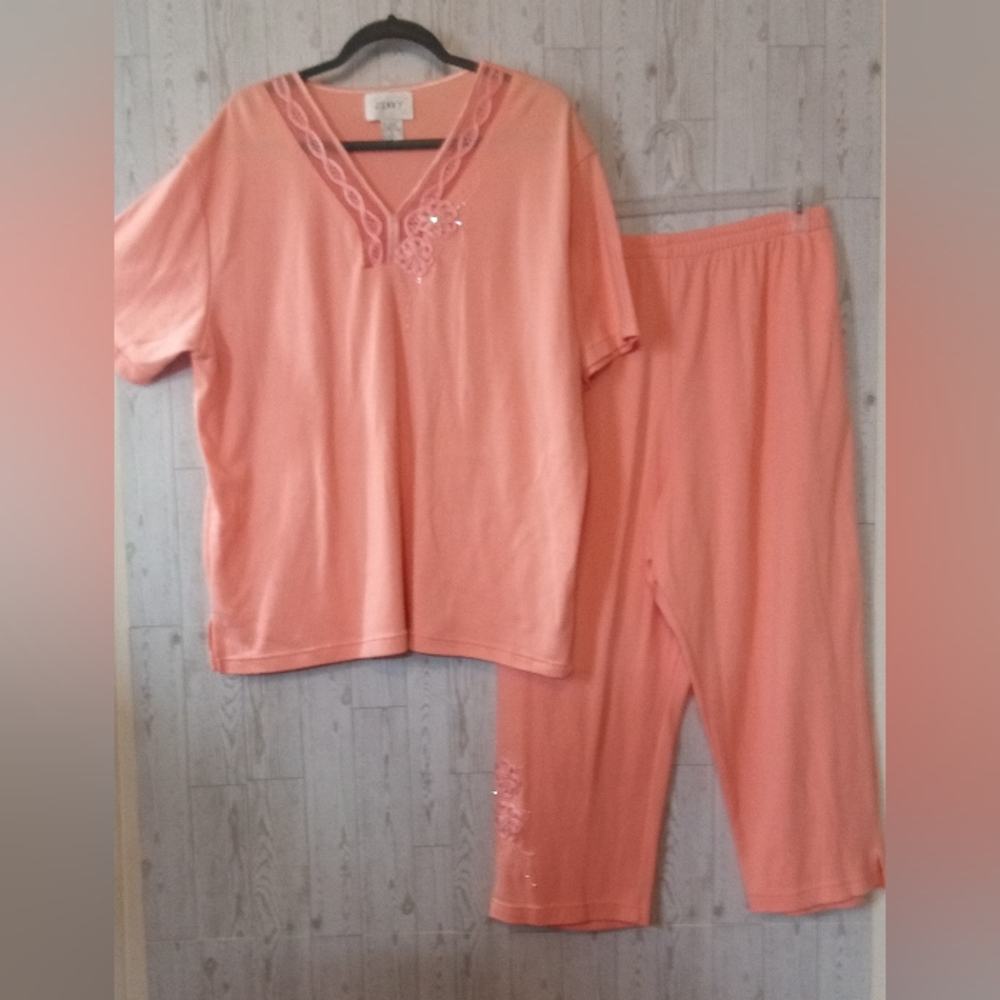 Jenny Peach 2 Piece Capri Set Women's Size 2X Floral print